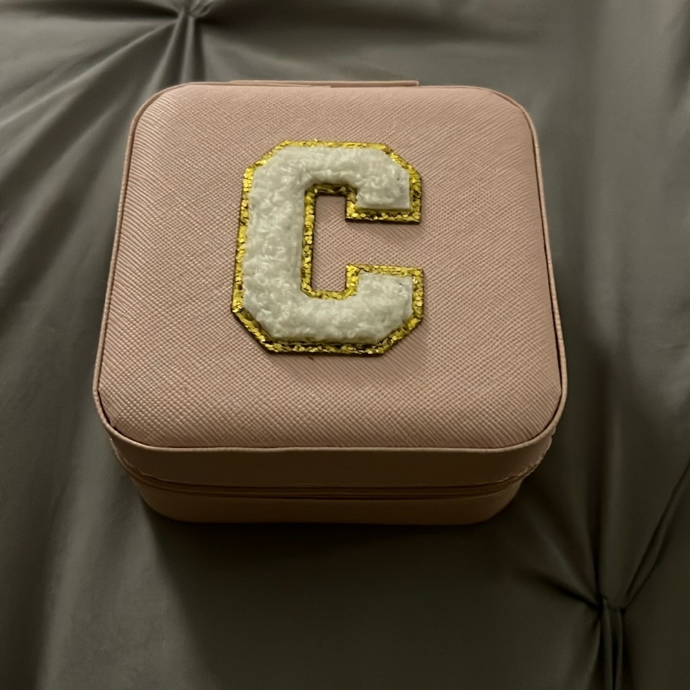 Adorable jewelry travel case